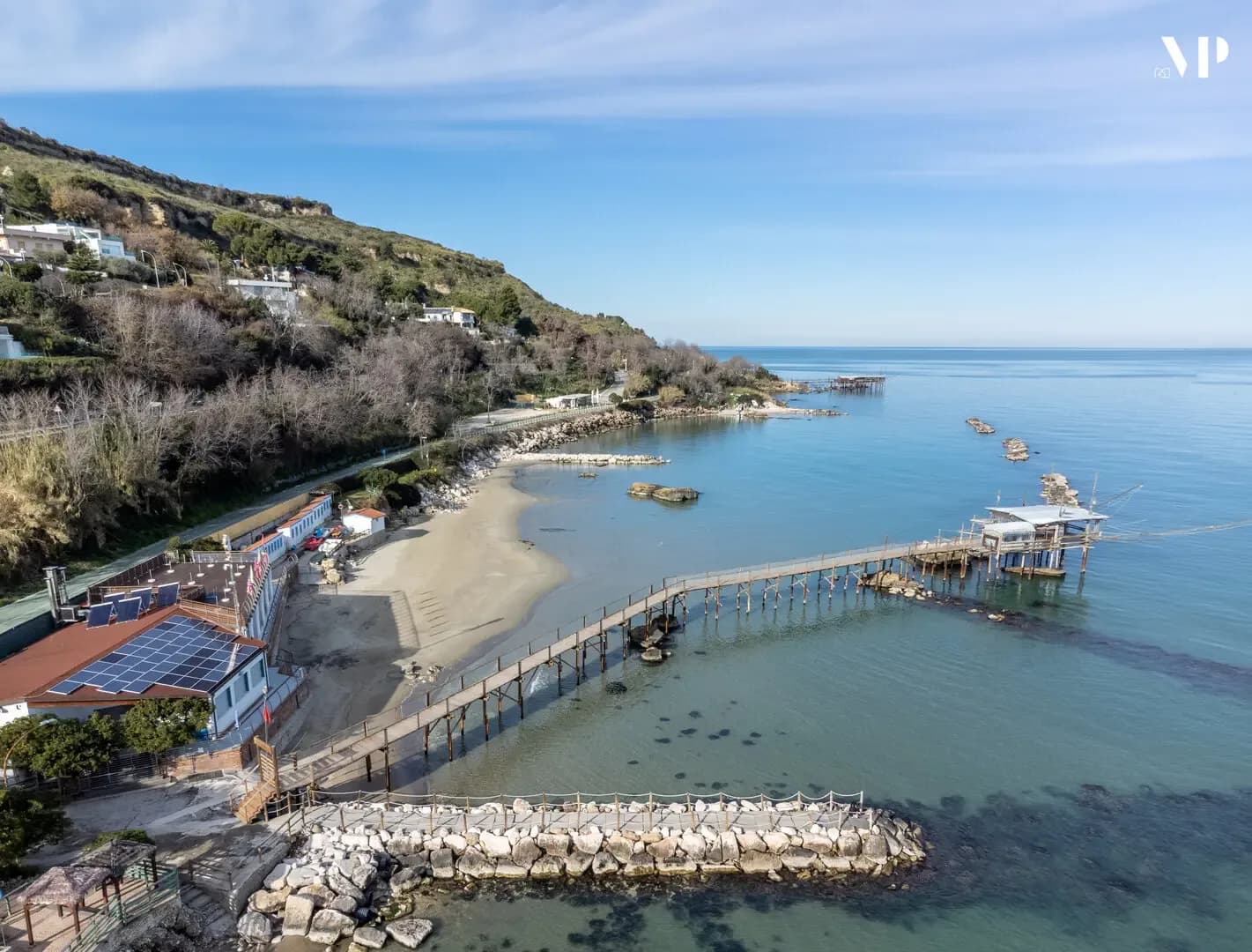 Un trabocco sulla Costa dei Trabocchi, visto dall'alto