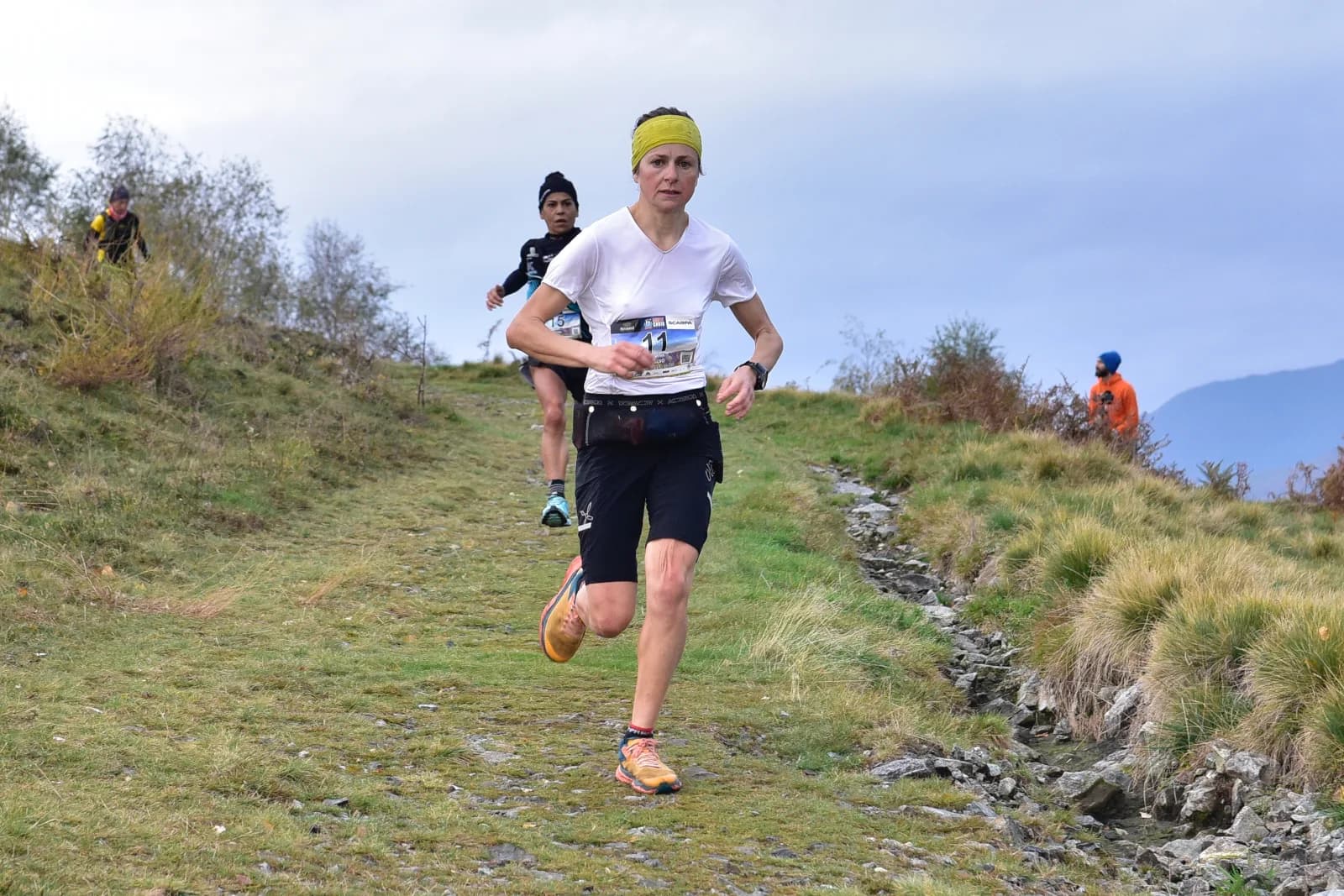 Un'atleta in gara sul Trail Monte Casto
